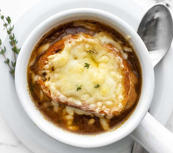 إليكم طريقة تحضير شوربة البصل الأخضر اللذيذة لسفرة إفطار رمضان صورة رقم 2