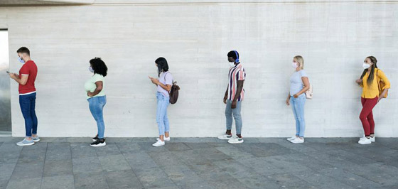 الفيروس ينتقل بالهواء! التشكيك بجدوى التباعد الاجتماعي لمواجهة كورونا صورة رقم 9