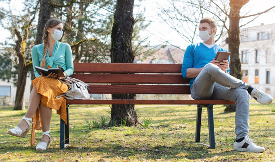 الفيروس ينتقل بالهواء! التشكيك بجدوى التباعد الاجتماعي لمواجهة كورونا صورة رقم 4