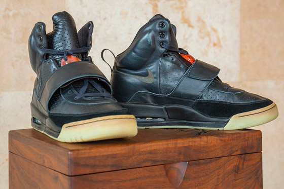 حذاء رياضي يحطم الرقم القياسي ويباع بمبلغ 1.8 مليون دولار! صور صورة رقم 1 حذاء رياضي يحطم الرقم القياسي ويباع بمبلغ 1.8 مليون دولار! صور صورة رقم 1