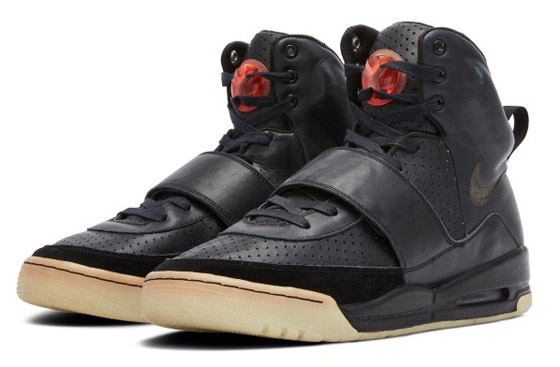 حذاء رياضي يحطم الرقم القياسي ويباع بمبلغ 1.8 مليون دولار! صور صورة رقم 7 حذاء رياضي يحطم الرقم القياسي ويباع بمبلغ 1.8 مليون دولار! صور صورة رقم 7