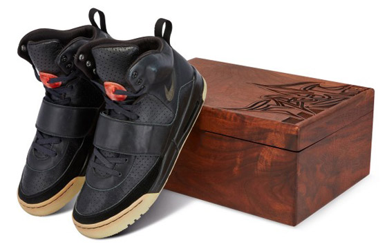 حذاء رياضي يحطم الرقم القياسي ويباع بمبلغ 1.8 مليون دولار! صور صورة رقم 8 حذاء رياضي يحطم الرقم القياسي ويباع بمبلغ 1.8 مليون دولار! صور صورة رقم 8