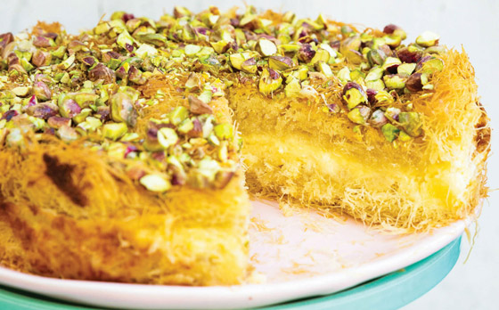 بالفيديو: إليكم طريقة تحضير تشيز كيك بالكنافة.. قرمشة لا تقاوم! صورة رقم 7