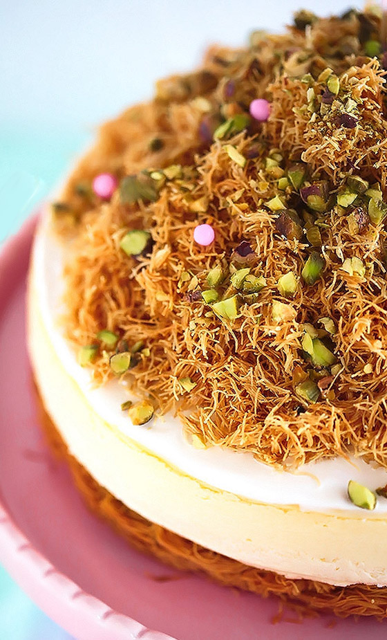 بالفيديو: إليكم طريقة تحضير تشيز كيك بالكنافة.. قرمشة لا تقاوم! صورة رقم 9