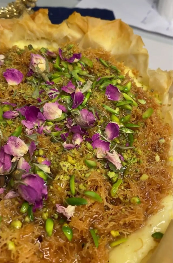 بالفيديو: إليكم طريقة تحضير تشيز كيك بالكنافة.. قرمشة لا تقاوم! صورة رقم 5