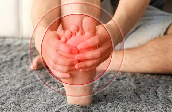 تعرفوا إلى 10 طرق سهلة وبسيطة لتخفيف آلام القدمين والتهاب العظام صورة رقم 4