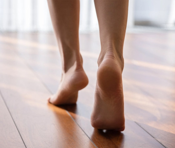 تعرفوا إلى 10 طرق سهلة وبسيطة لتخفيف آلام القدمين والتهاب العظام صورة رقم 12