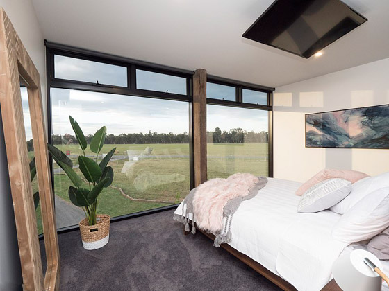 صور: منزل مبهر بناه زوجان أستراليان من 7 حاويات شحن ضخمة! المنزل مرشح لجائزة أفضل تصميم معماري صورة رقم 11