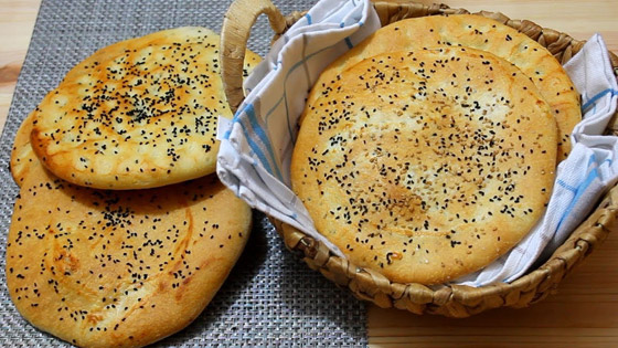 تعرفوا إلى طريقة تحضير خبز رمضان بالسمسم وحبة البركة صورة رقم 8