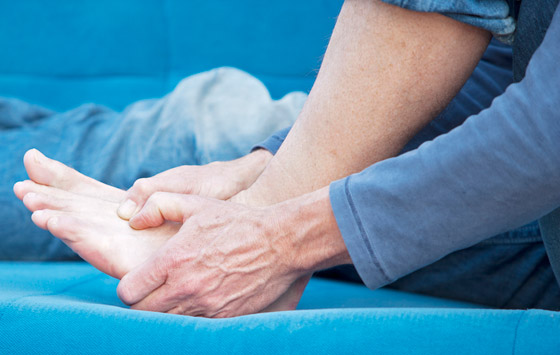 تشعر بالوخز والحرارة بأطرافك؟ إليك الأسباب الصحية لسخونة اليدين والقدمين صورة رقم 7