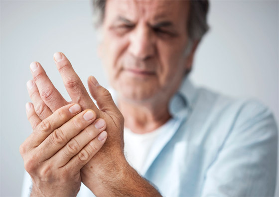 تشعر بالوخز والحرارة بأطرافك؟ إليك الأسباب الصحية لسخونة اليدين والقدمين صورة رقم 1