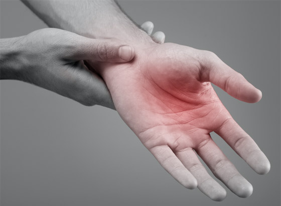 تشعر بالوخز والحرارة بأطرافك؟ إليك الأسباب الصحية لسخونة اليدين والقدمين صورة رقم 4