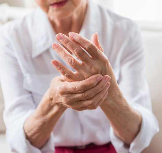 تشعر بالوخز والحرارة بأطرافك؟ إليك الأسباب الصحية لسخونة اليدين والقدمين صورة رقم 5