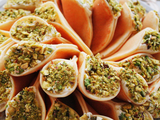 إليكم طريقة تحضير قطايف عصافيري بالقشطة الشهية والمميزة صورة رقم 4