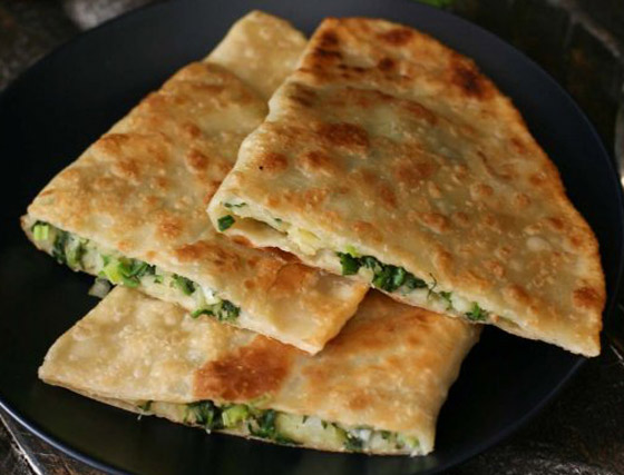 إليكم طريقة تحضير خبز البولاني المحشو على الطريقة الأفغانية الشهيرة صورة رقم 6