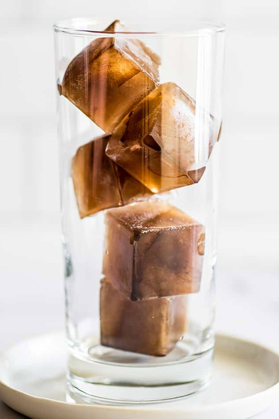 إليكم طريقة تحضير مكعبات القهوة المثلجة اللذيذة لصيف منعش وبارد صورة رقم 5