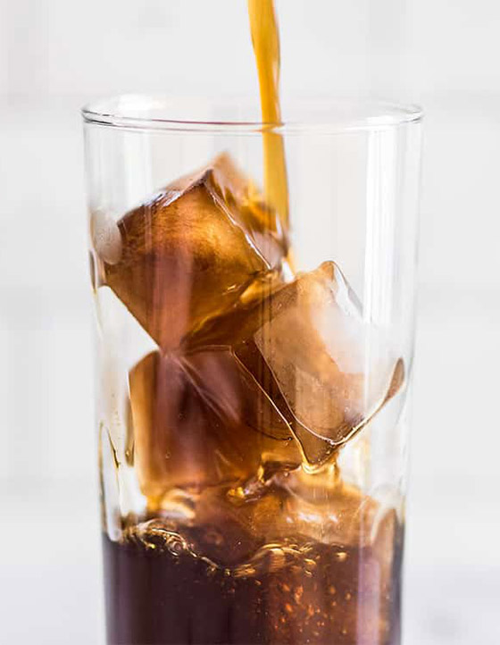 إليكم طريقة تحضير مكعبات القهوة المثلجة اللذيذة لصيف منعش وبارد صورة رقم 6