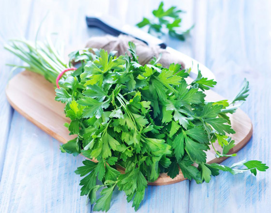 البقدونس له سحر فعّال بإذابة الدهون من الجسم وتنزيل الوزن الزائد صورة رقم 1