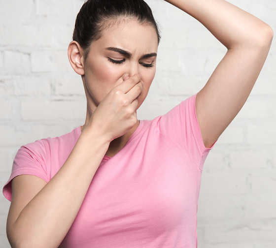 قد تكون دليلا على مرض.. 8 أسباب تؤدي لتغيرات مفاجئة برائحة أجسامنا صورة رقم 2