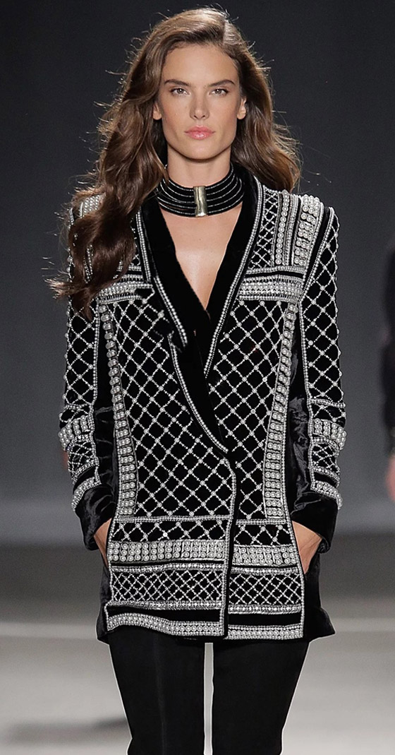 من ناعومي كامبل إلى جيجي حديد.. قصص اكتشاف أبرز عارضات الأزياء صورة رقم 3