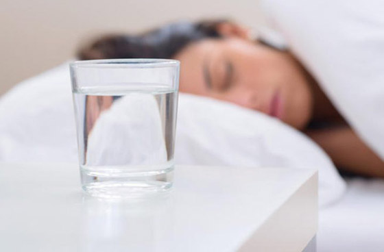 فوائد تناول كوب من المياه قبل النوم! صورة رقم 3