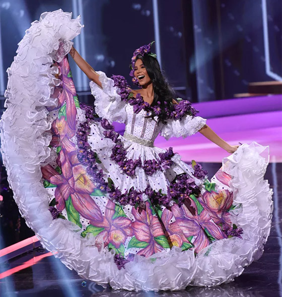 صور: أبهر وأجمل الأزياء الوطنية في مسابقة ملكة جمال الكون 2021 صورة رقم 1