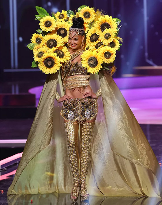 صور: أبهر وأجمل الأزياء الوطنية في مسابقة ملكة جمال الكون 2021 صورة رقم 2