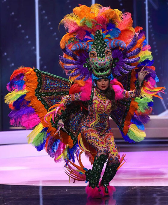 صور: أبهر وأجمل الأزياء الوطنية في مسابقة ملكة جمال الكون 2021 صورة رقم 10