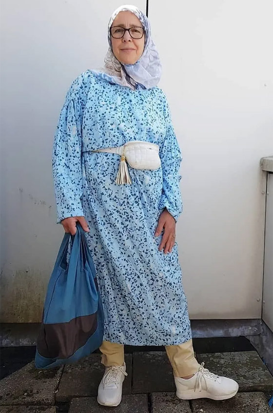 شابة مغربية تبدع وتحول والدتها المحجبة المصابة بسرطان الثدي لأيقونة موضة صورة رقم 9