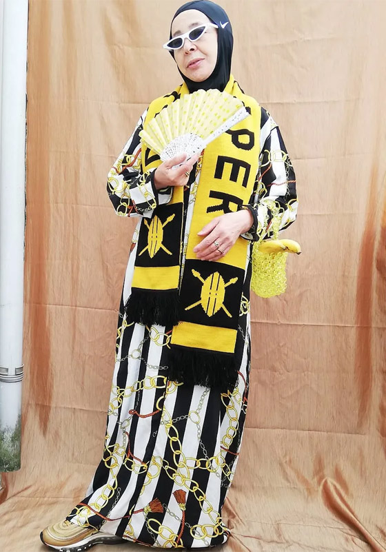 شابة مغربية تبدع وتحول والدتها المحجبة المصابة بسرطان الثدي لأيقونة موضة صورة رقم 11