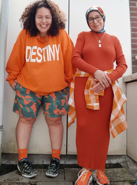 شابة مغربية تبدع وتحول والدتها المحجبة المصابة بسرطان الثدي لأيقونة موضة صورة رقم 6