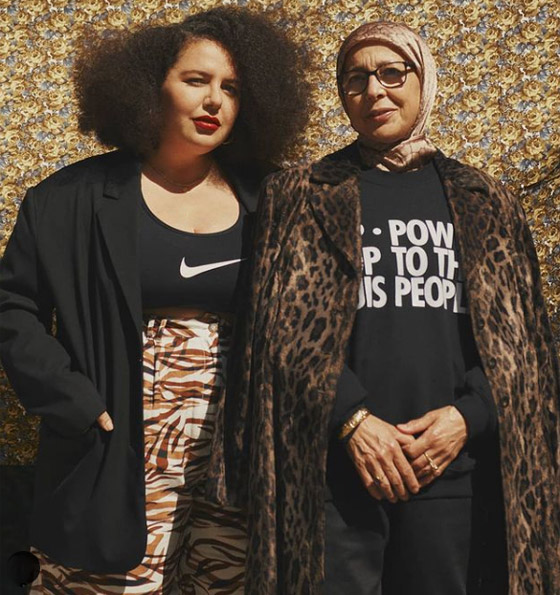 شابة مغربية تبدع وتحول والدتها المحجبة المصابة بسرطان الثدي لأيقونة موضة صورة رقم 3