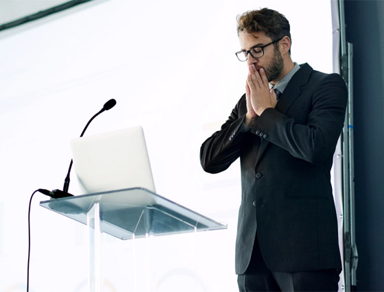 يفوق الخوف من الموت بحدته.. لماذا نعاني من رهاب الحديث أمام الجمهور؟ صورة رقم 1