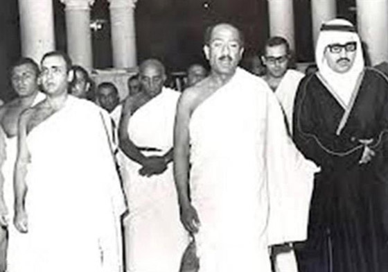 صورة رقم 4 - صور لم تراها من قبل لرؤساء مصر وهم يؤدون فريضة الحج صورة رقم 4 - صور لم تراها من قبل لرؤساء مصر وهم يؤدون فريضة الحج