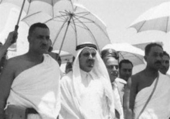 صورة رقم 7 - صور لم تراها من قبل لرؤساء مصر وهم يؤدون فريضة الحج صورة رقم 7 - صور لم تراها من قبل لرؤساء مصر وهم يؤدون فريضة الحج
