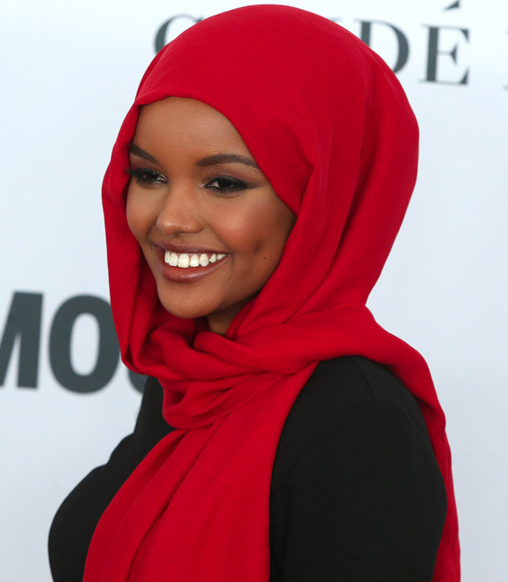 بعد اعتزالها بسبب الحجاب.. عارضة الأزياء العالمية حليمة عدن تعود من جديد! صور صورة رقم 12