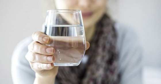 فوائد شرب الماء الدافئ على الريق يوميا صورة رقم 1