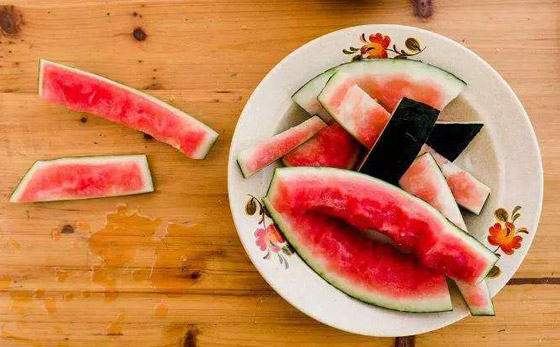 تخليل قشر البطيخ.. و10 طرق وأفكار إبداعية للاستفادة من بقايا الطعام صورة رقم 1