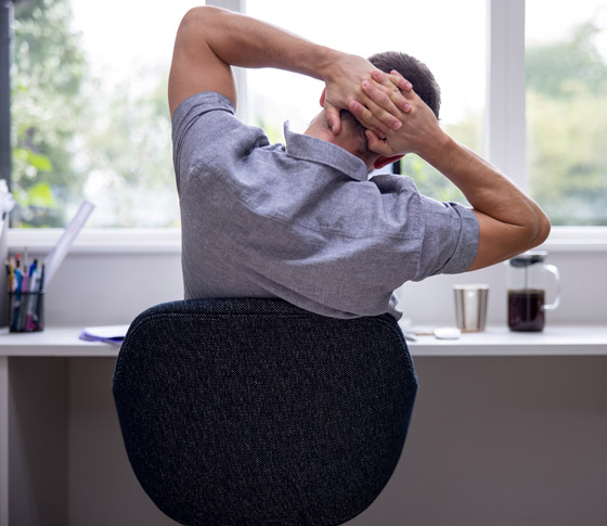 الجلوس لفترات طويلة يصيب بالسرطان ويسبب الاكتئاب! 10 مخاطر لـ(الكرسي) صورة رقم 8