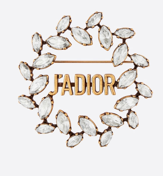 أفكار تنسيق موديلات بروش فاخرة تناسب إطلالة العروس 2021 صورة رقم 2