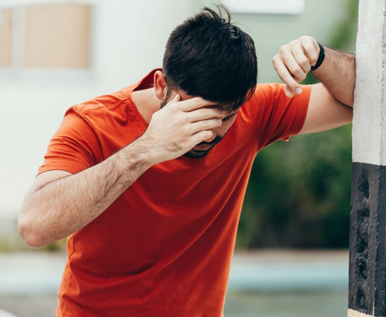 تشعر بالدوار عند السير بسرعة أو أثناء نزول الدرج؟ إليك الأسباب والعلاج صورة رقم 5