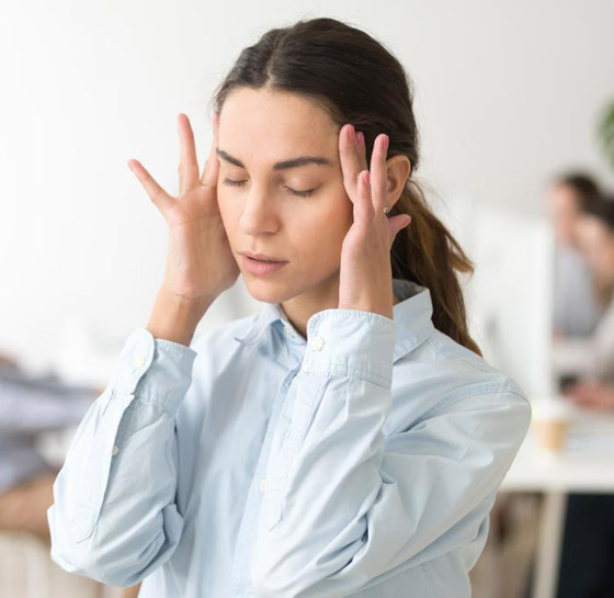 تشعر بالدوار عند السير بسرعة أو أثناء نزول الدرج؟ إليك الأسباب والعلاج صورة رقم 6