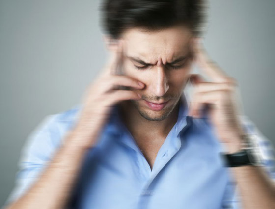 تشعر بالدوار عند السير بسرعة أو أثناء نزول الدرج؟ إليك الأسباب والعلاج صورة رقم 8