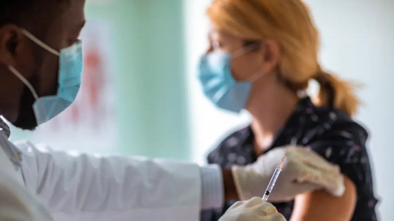 خبير يكشف الطريقة الوحيدة لوقف انتشار وباء كورونا صورة رقم 2