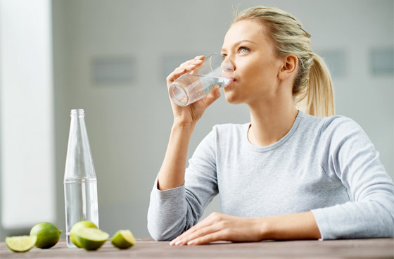 لتجنب الشعور بالثقل ومشكلات الهضم.. إليكم 5 مشروبات للمعدة الفارغة صورة رقم 3 لتجنب الشعور بالثقل ومشكلات الهضم.. إليكم 5 مشروبات للمعدة الفارغة صورة رقم 3