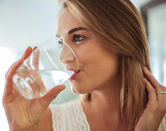 لتجنب الشعور بالثقل ومشكلات الهضم.. إليكم 5 مشروبات للمعدة الفارغة صورة رقم 4 لتجنب الشعور بالثقل ومشكلات الهضم.. إليكم 5 مشروبات للمعدة الفارغة صورة رقم 4