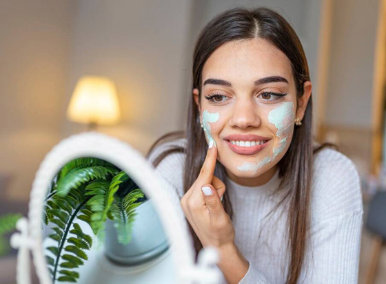 منها تعطير الشعر.. تعرفوا إلى أخطاء فادحة شهيرة تهدد جمال المرأة صورة رقم 5 منها تعطير الشعر.. تعرفوا إلى أخطاء فادحة شهيرة تهدد جمال المرأة صورة رقم 5