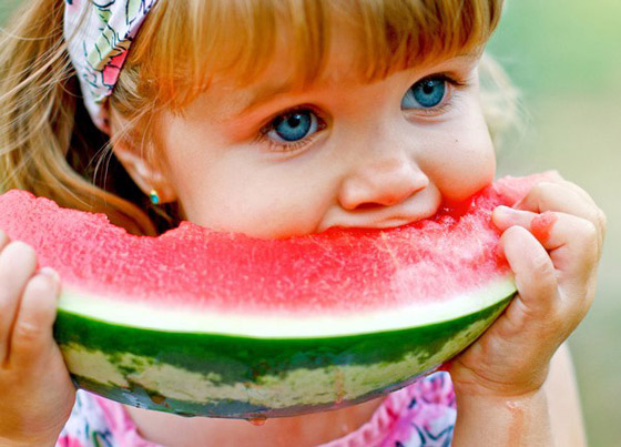 طبيبة روسية تكشف أنسب وقت لتناول البطيخ.. وتحذر هؤلاء من تناوله! هل أنت منهم؟ صورة رقم 2