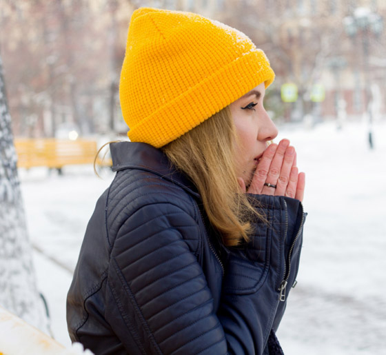 لا علاقة للطقس البارد.. سبب عجيب قد يكون وراء برودة اليدين والقدمين صورة رقم 3 لا علاقة للطقس البارد.. سبب عجيب قد يكون وراء برودة اليدين والقدمين صورة رقم 3