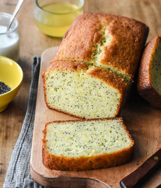 إليكم طريقة تحضير كعكة الليمون مع البوبي سيد (بذور الخشخاش) اللذيذة صورة رقم 8